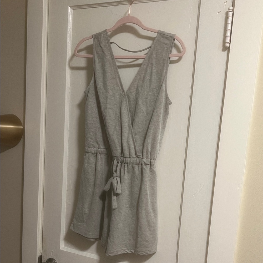 Sleeveless Gray V-Neck Romper with Tie Waist